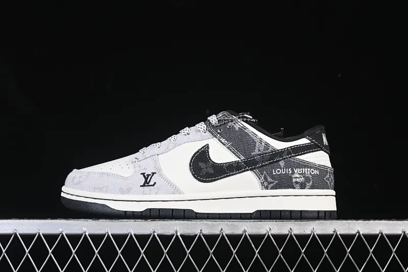 All Categories Nk SB Dunk Series Nk SB Dunk Low High-end Customized Low-top Shoes Nike SB Dunk Low LV Co-branded Spliced ​​Denim High-end Customized Low-top Casual Shoes SC0601-471